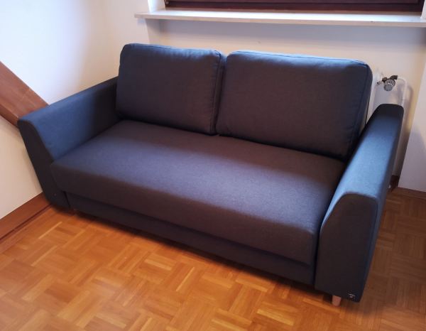 Bezug und Farbe des Bruno Schlafsofas.