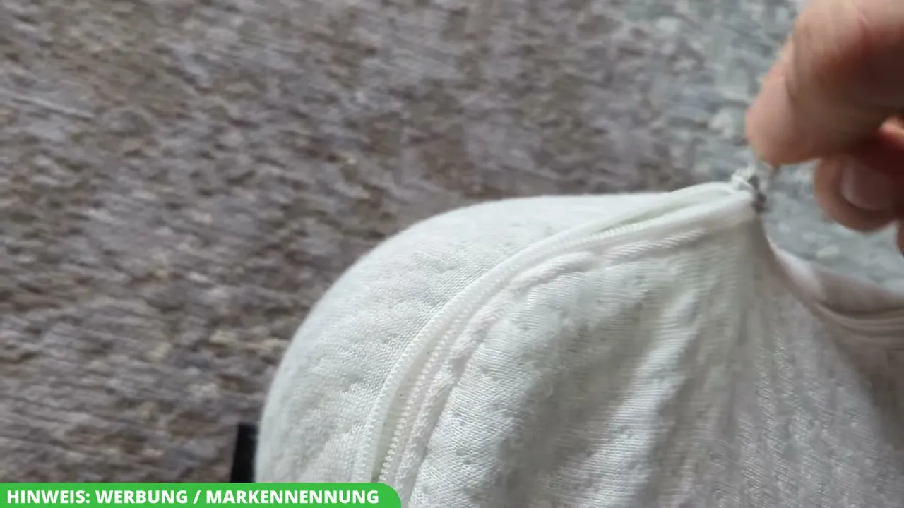 In meinem Test punktet der schmutzabweisende Kissenbezug, den man hygienisch bei 40 Grad waschen kann.